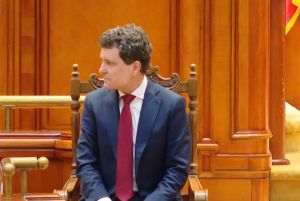 Nicuşor Dan - învestit Preşedinte al României